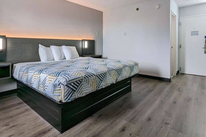 Room 10 of 25