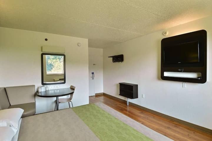 Room 13 of 25