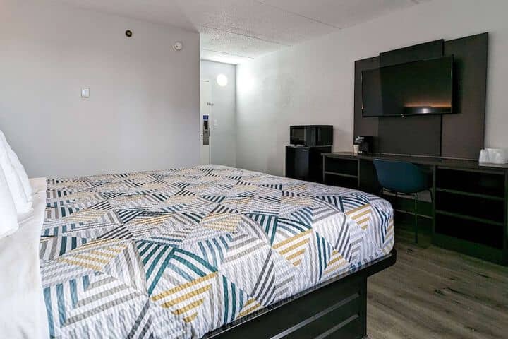 Room 9 of 25