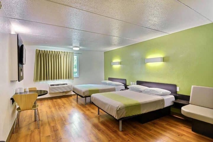 Room 12 of 25