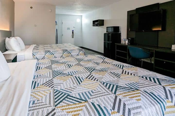 Room 7 of 25