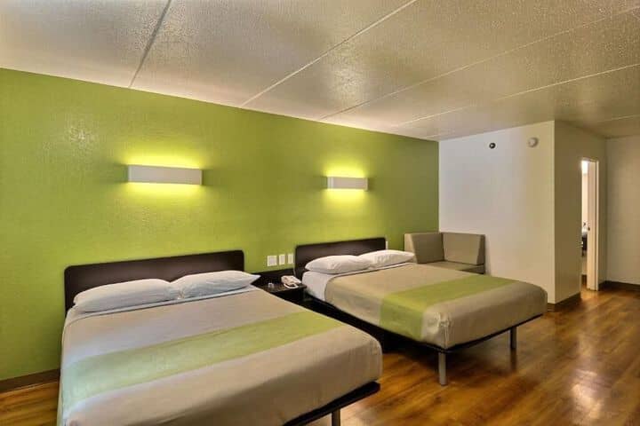 Room 11 of 25